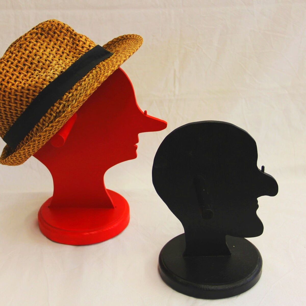 Hut- und Brillenhalter aus Holz mit Kopfform